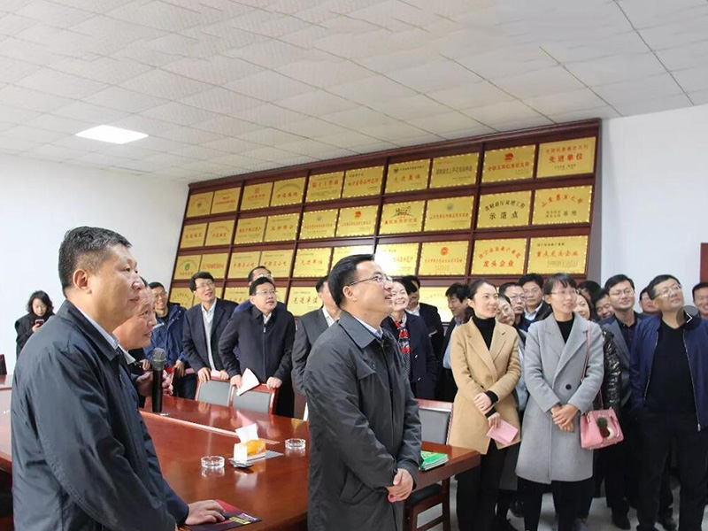 市政府副市長任慶虎帶領全市畜牧業綠色生態發展現場會與會人員到次邱鎮觀摩